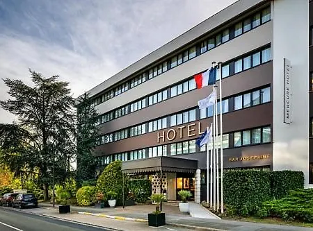 Mercure Paris Ouest 4*