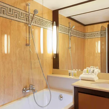 Mercure Paris Ouest Hotel 4*