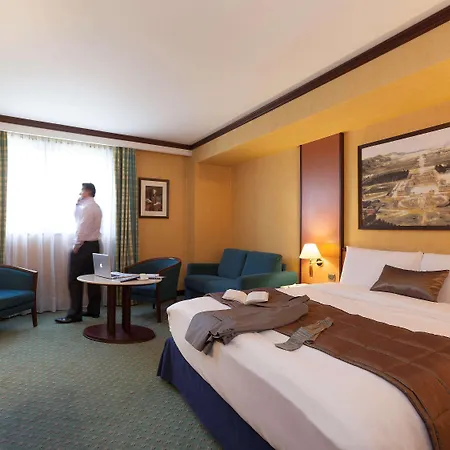 Mercure Paris Ouest Версаль
