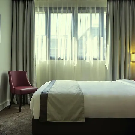 Mercure Paris Ouest Отель