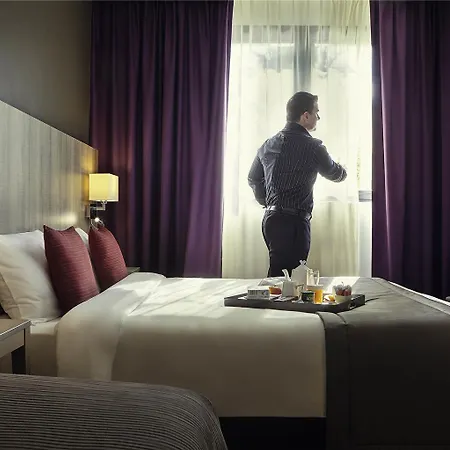Отель Mercure Paris Ouest 4*