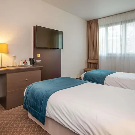 Mercure Paris Ouest Hotel 4*