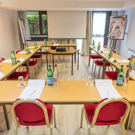 Mercure Paris Ouest Hotel