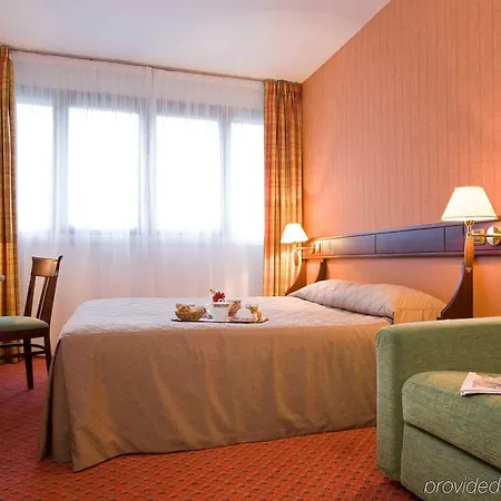 Mercure Paris Ouest 4*