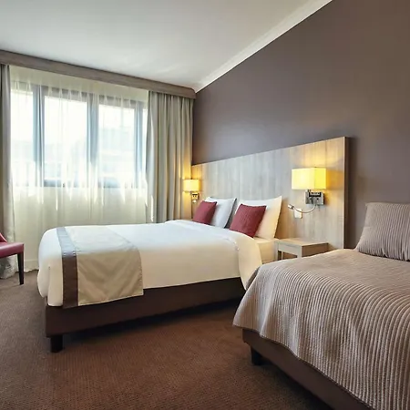 Mercure Paris Ouest 호텔 4*