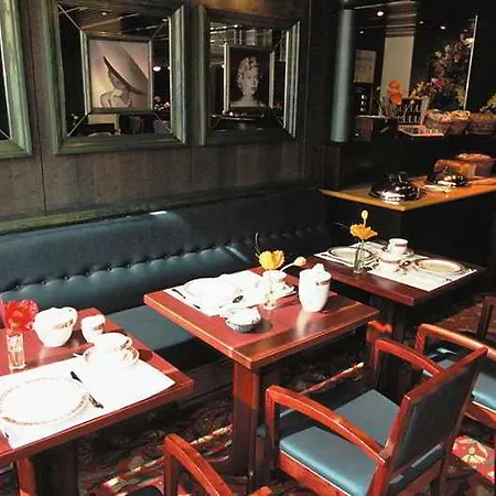 Mercure Paris Ouest 호텔