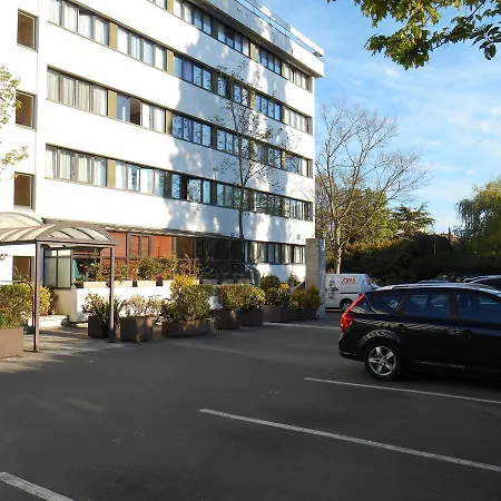 Mercure Paris Ouest 4* 베흑사이으