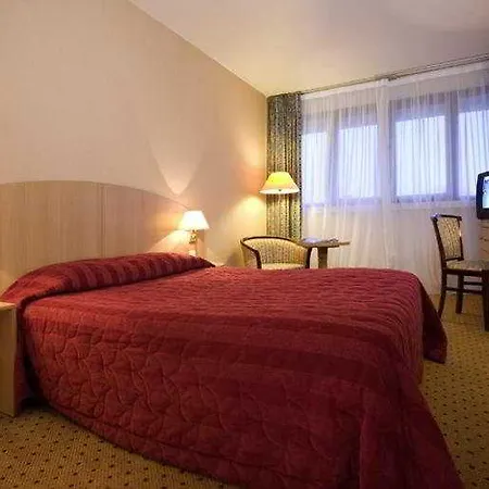 Hotel Mercure Parly 2 4*