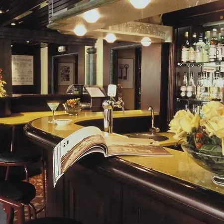 Mercure Paris Ouest 호텔 4*