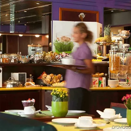 Mercure Paris Ouest Hotel