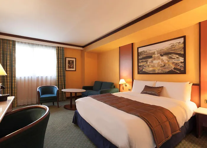 Mercure Paris Ouest Hotel