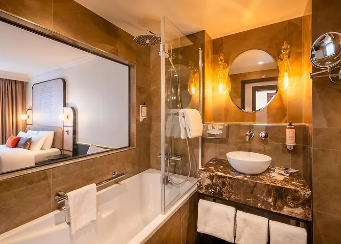 Mercure Paris Ouest 4*