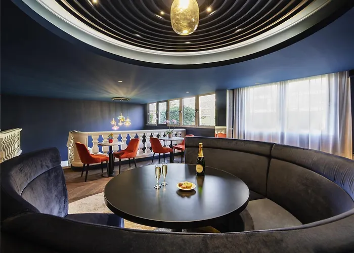 Mercure Paris Ouest Hotel 4*