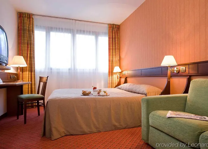 Mercure Paris Ouest 4*