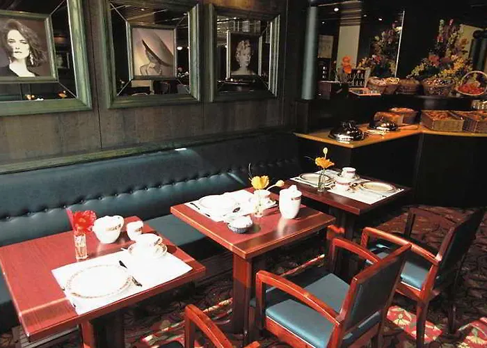 Mercure Paris Ouest Hotel