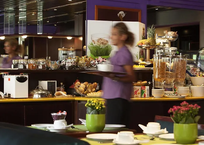 Mercure Paris Ouest Hotel 4*